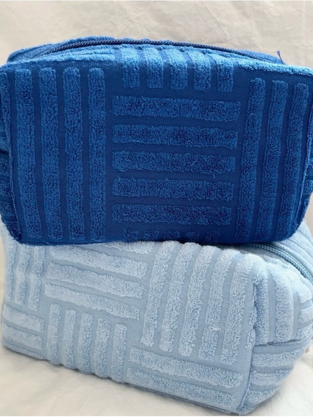 Ulta Beauty Collection! Light Blue Terry Fabric Textured
Toiletry Makeup Bag!
